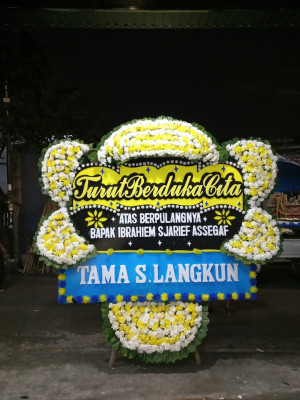 Papan Bunga Duka di Maliku
